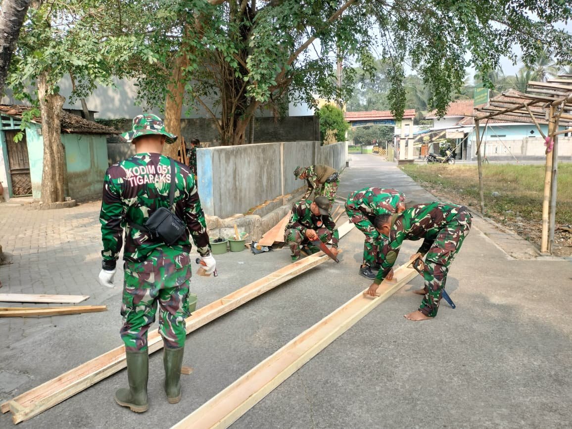 Satgas TMMD ke-130 Fokus pada Ketelitian dalam Penyelesaian Proyek Bekisting