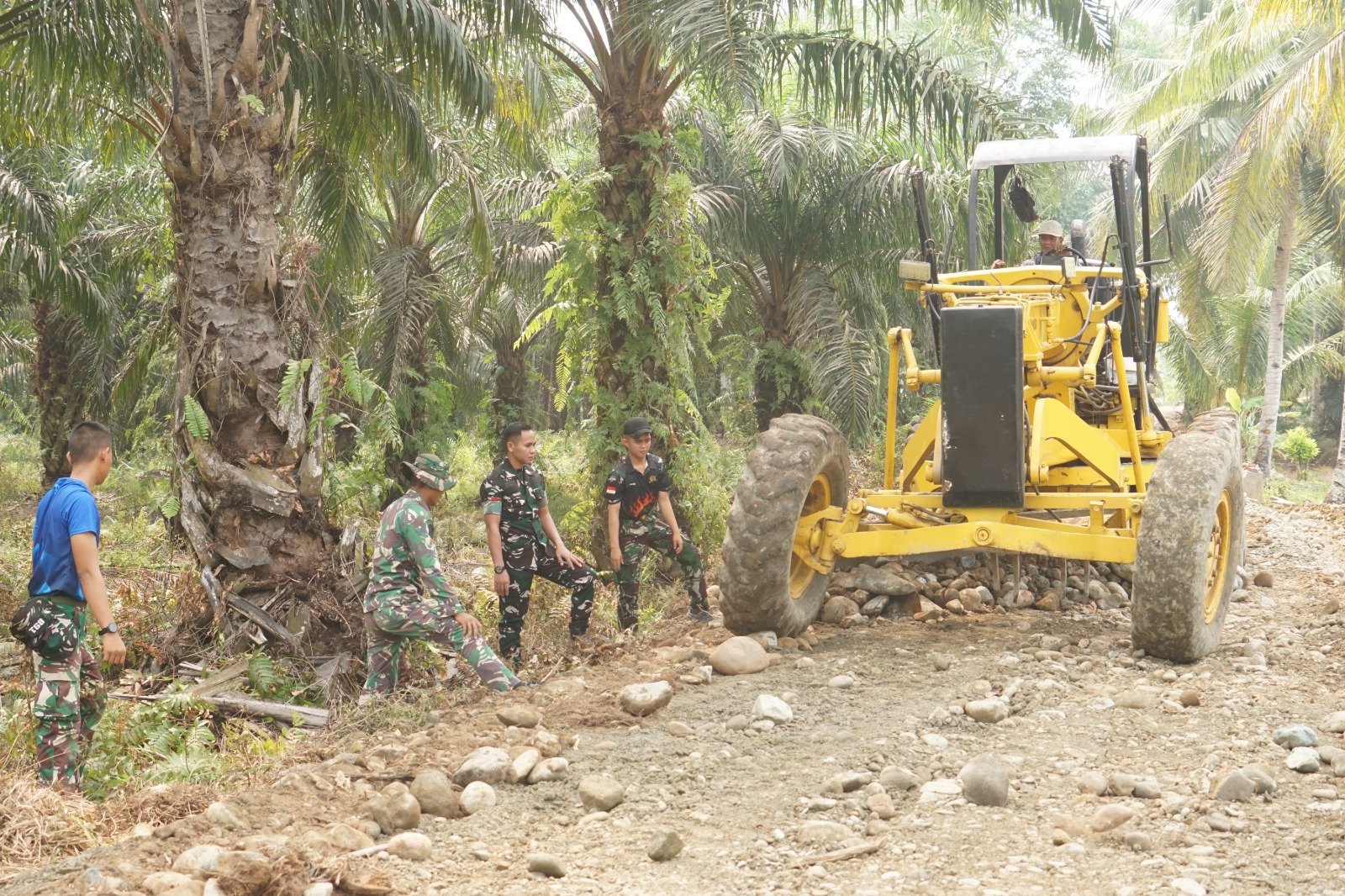 Perbaikan Jalan TMMD Ke-130 Buka Peluang Baru untuk Perekonomian Warga