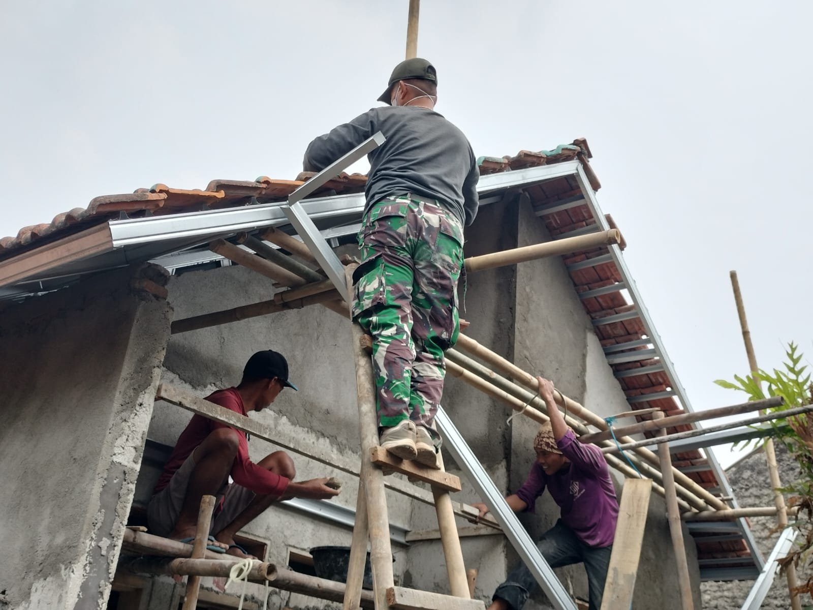 Transformasi Tempat Tinggal M. Syafi’i Melalui Program Kemasyarakatan TNI di Jayanti
